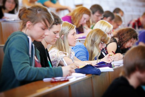 Studierende im Hörsaal