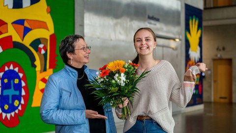 Katarina Stein gratuliert Mavie Steguweit