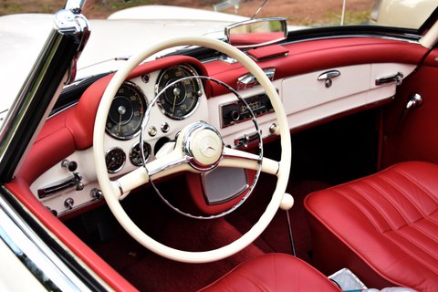  Innenraum eines Mercedes Benz 190 SL, Baujahr 1956, 