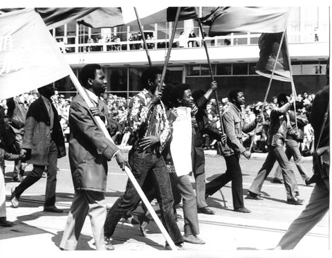 Afrikanische Studierende der TUD bei einer Demo zum 1. Mai.