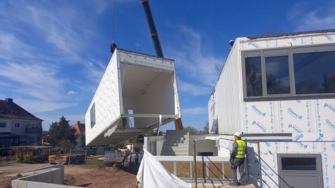 … und wird mit den bereits bestehenden Elementen verbunden.