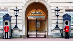 Wachen vor dem Buckingham Palace