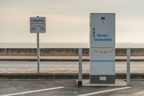 Blick auf eine Elektroladestation