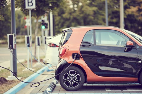 Elektroladestation mit Auto