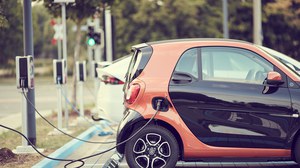 Elektroladestation mit Auto