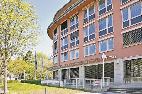 Das Gebäude der Fakultät Sprach-, Literatur- und Kulturwissenschaften an der Wiener Straße ist auch Sitz des Centrums Frankreich|Frankophonie.