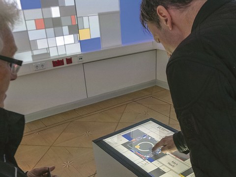 Mondrians Vision, ein völlig neues Wohnambiente zu schaffen, wurde mithilfe modernster Computertechnik und schneller Datenübertragung eindrucksvoll lebendig.