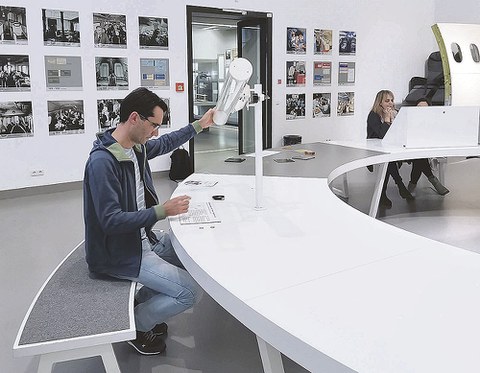 Seiteneinsteiger bei einer Exkursion in der Sachunterrichtsdidaktik im Verkehrsmuseum Dresden.