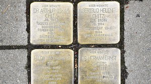 Die Stolpersteine vor dem ehemaligen Wohnhaus der Familie Chitz in der Dresdner Helmholtzstraße 3b.