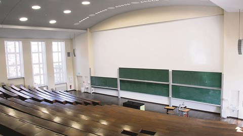 Leerer_Hörsaal_Treffz_Bau