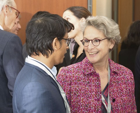 Prof. Ursula M. Staudinger (r.) im Gespräch.