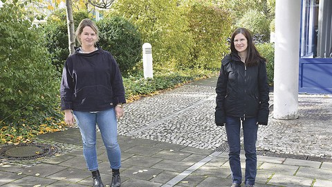 Projektleiterin Dr. Anja Zscheppang (l.) vom Forschungsverbund Puplic Healthund Marit Gronwald vom Dresdner Gesundheitsamt