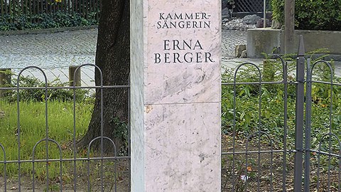 Erna-Berger-Stele in Dresden-Cossebaude.