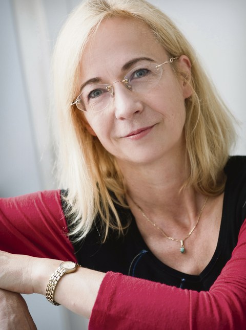 Porträt von Prof. Catrin Schmidt.