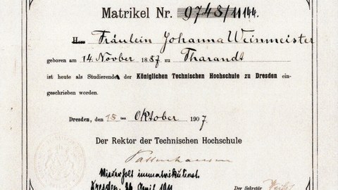 Zu sehen ist die Immatrikulationsbescheinigung von Fräulein Johanna Weinmeister an die TH Dresden. Hierauf ist ihr Geburtsdatum, das Datum der Immatrikulation und verschiedene Bemerkungen und Unterschriften zu sehen.