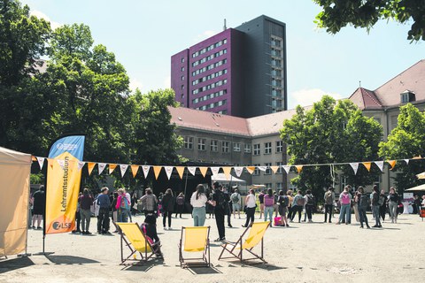 Buntes Treiben während der 1. TEACHERMANIA am Weberplatz.