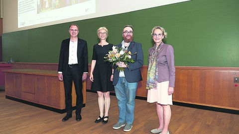 Glücklich nach erfolgreicher Antrittsvorlesung (v.r.n.l.): TUD-Rektorin Prof. Ursula M. Staudinger, Prof. S. Travis Waller, Prodekanin Prof. Regina Gerike und Dekan Prof. Günther Prokop.