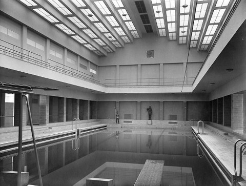 Das Sachsenbad in Dresden-Pieschen, 1928/29, Architekt: Stadtbaurat Paul Wolf, steht seit 1994 leer und verfällt seitdem immer mehr.