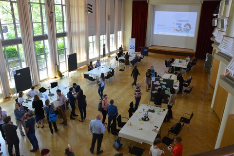Das World-Cafe im Dialogforum ermöglichte einen lebendigen Austausch zum Thema Lehre.