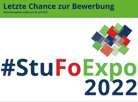 Logo der StuFoExpo 2021: Schriftzug "#StuFoExpo 2022" darüber ein Ensemble aus überlappenden schrägen Rechtecken in den Farben grün, rot und blau, oben ein grüner Rand mit dem Schriftzug "Letzte Change zur Bewerbung Bewerbungsfrist endet am 25. Juli 2022