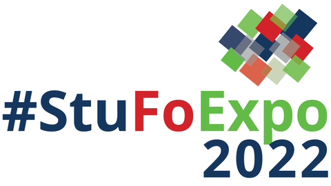 Logo der StuFoExpo 2021: Schriftzug "#StuFoExpo 2022" darüber ein Ensemble aus überlappenden schrägen Rechtecken in den Farben grün, rot und blau