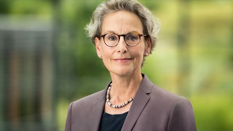 Frontaufnahme der Rektorin Prof. Ursula M. Staudinger