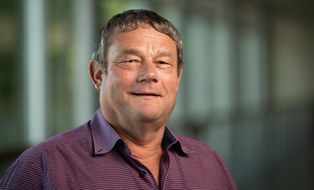 Porträtfoto von Holger Pöhlmann