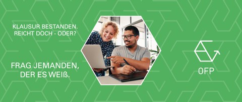 Grafik, in deren Mitte ein Foto einer Frau und eines Mannes zu sehen ist, die zusammen auf einem Laptop arbeiten. Links oben in der Grafik steht: „Klausur bestanden. Reicht doch – oder?“. Darunter befindet sich der Text: „Frag jemanden, der es weiß".