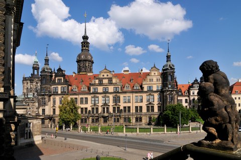 Residenzschloss mit Hausmannsturm vom Zwinger aus gesehen