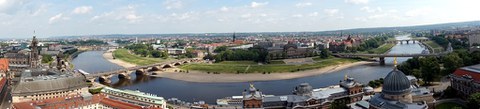 Blick von der Frauenkirche auf die Kathedrale, das Terrassenufer und die Kunstakademie