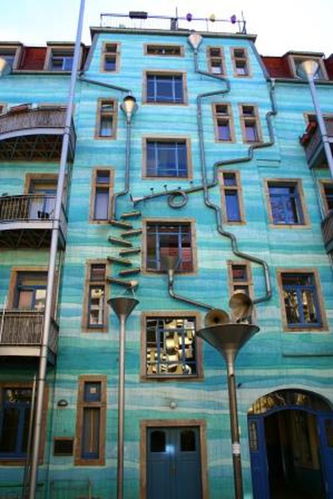 Markantes Gebäude der Kunsthofpassage in der Dresdner Äußeren Neustadt