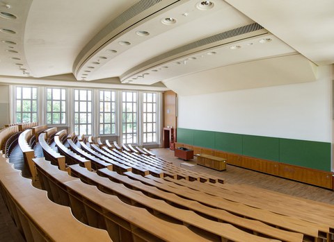 Schönfeldhörsaal innen