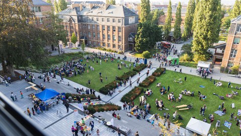 Photo from the family celebration at the Fritz Foerster Building of the TUD
