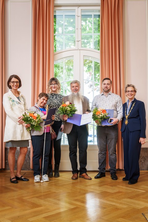 Prorektorin Universitätskultur und Internationalisierung, Anja Winkler, Laura Herzog, Prof. Dr. Gerhard Weber, Jens Voegler, Rektorin (v.l.n.r.)