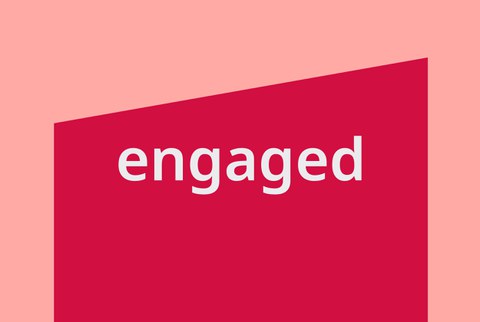 weißer Schriftzuf "engaged" vor rotem Hintergrund