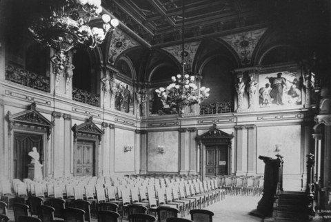 Blick in die Aula der Alten Technischen Hochschule am Bismarckplatz