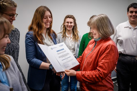 Studierende des Projekts Querverbindung erhalten den Studentischen Lehrpreis 