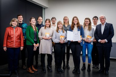 Teilnehmende des Exkursionsseminar Querverbindung erhalten den Studentischen Lehrpreis