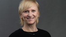 Zu sehen ist ein Porträtfoto von der Studienberaterin Antje Beckmann. 
