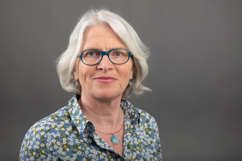 Zu sehen ist ein Porträtfoto von Cornelia Blum. Sie ist die Leiterin der Zentralen Studienberatung.