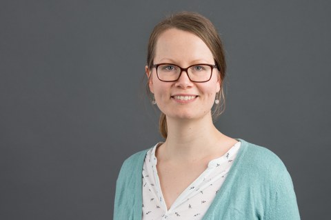 Zu sehen ist ein Porträtfoto der Studienberaterin Franziska Klinkewitz.