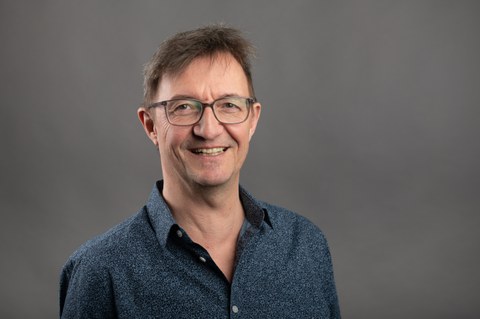 Zu sehen ist ein Porträtfoto des Studienberaters Michael Rockstroh.