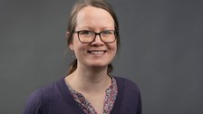 A portrait photo of student counselor Franziska Klinkewitz is shown.