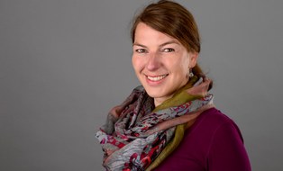 A portrait photo of student counsellor Kira Marschner is shown.