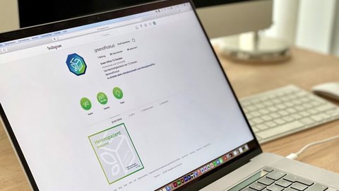 Green Office auf Instagram auf dem Laptop