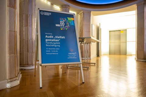 Aufsteller mit Veranstaltungsinformationen