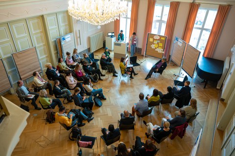 Draufsicht auf Plenum