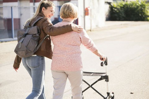 Foto zeigt zwei Frauen