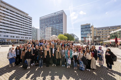 Gruppenfoto der Teilnehmerinnen der BeWise-Konferenz 2026