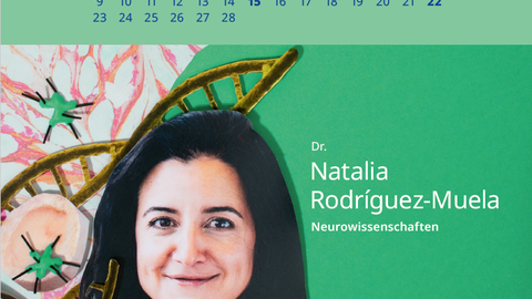 Kalenderblatt Februar mit Frau vor grünem Hintergrund.